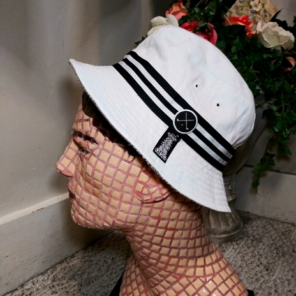 Nike Golf Reversible Bucket Hat - Picture 7 of 13